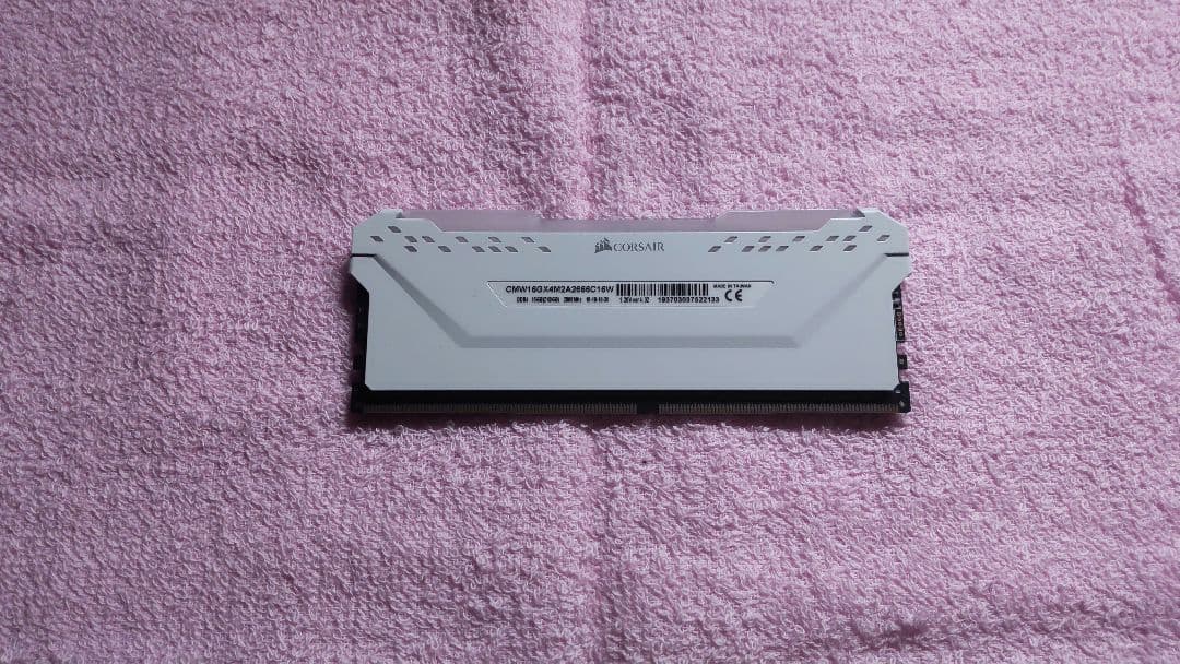 CORSAIR 16GB DDR4-2666 メモリー