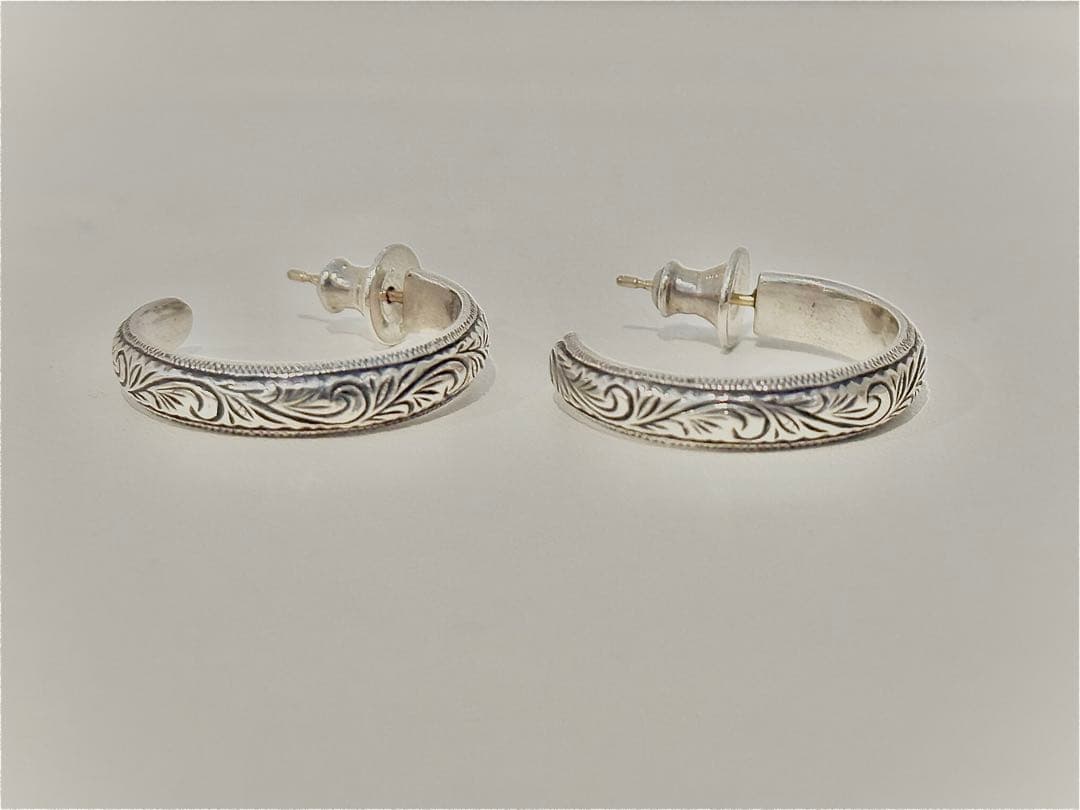 アクセサリー ANTIDOTE / Engraved Hoop Earring
