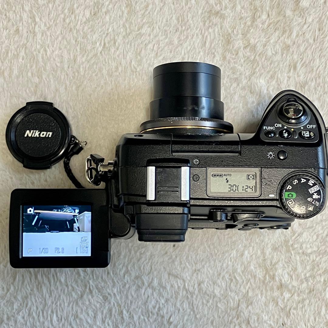 ① ニコン　COOLPIX 8400 動作品　純正バッテリー充電器付き