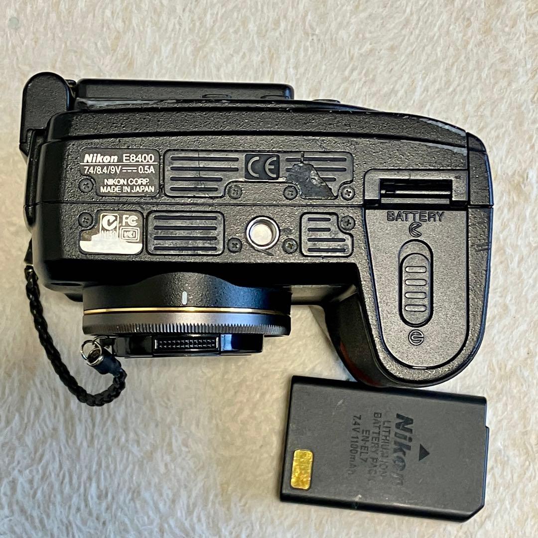 ① ニコン　COOLPIX 8400 動作品　純正バッテリー充電器付き