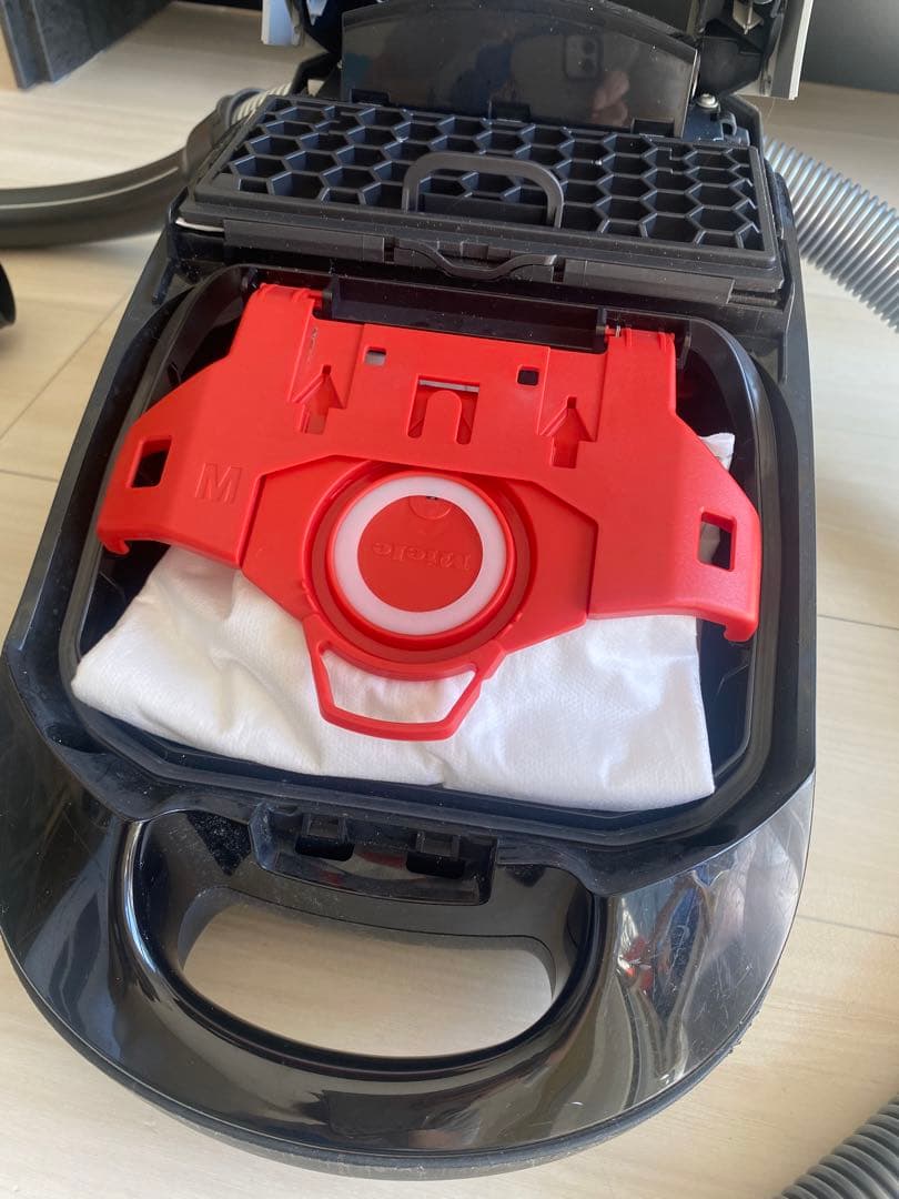 出品は29日まで！Miele Classic C1 キャニスター掃除機