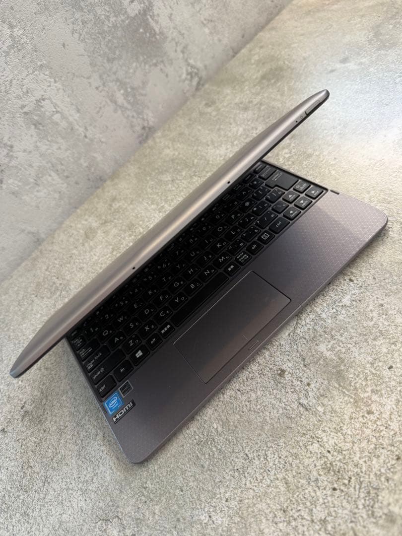 ノートパソコン　Windowsタブレット 10.1インチ