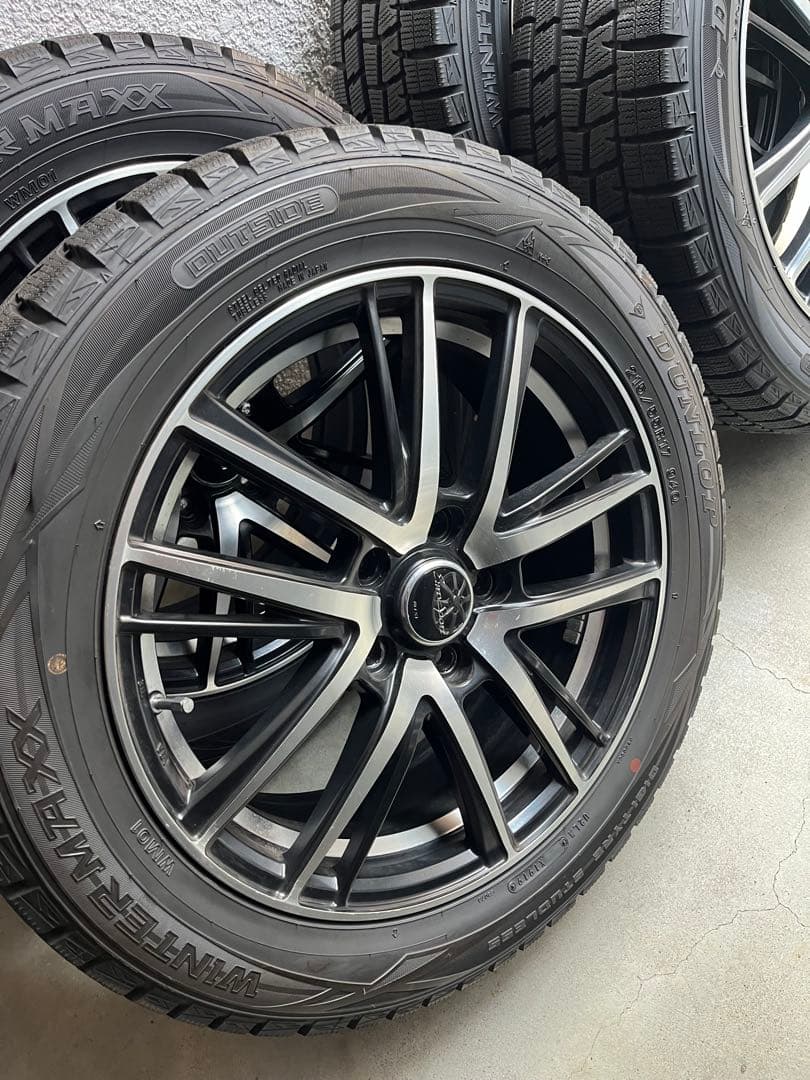 バリ溝美品　ダンロップ　スタッドレスタイヤ4本　ナット付　215/55R17