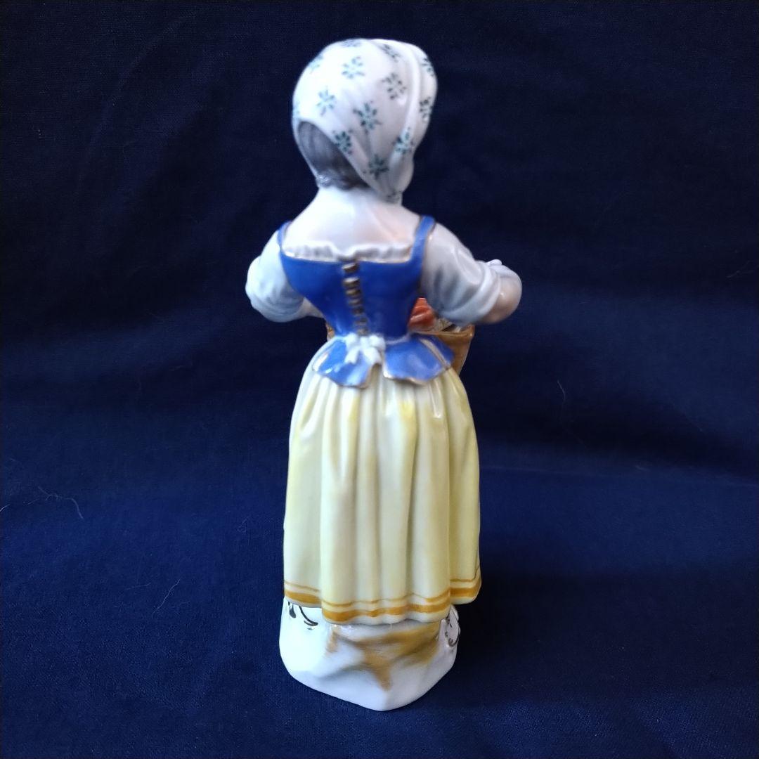 ✤マイセン(Meissen)フィギュリン『野菜のバスケットを持つ少女』