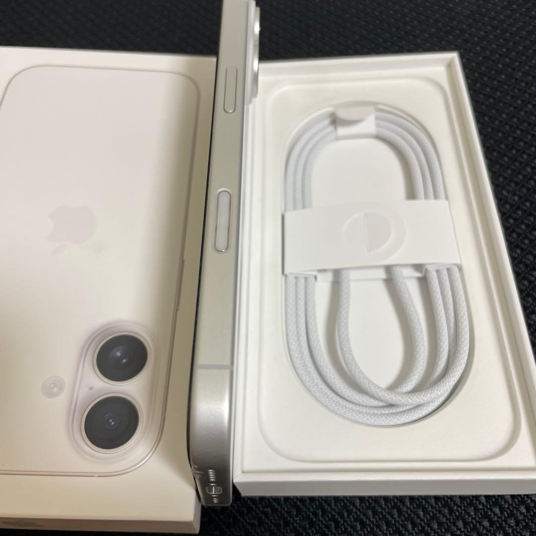 Apple iPhone 17 ホワイト 本体 充電ケーブル付き