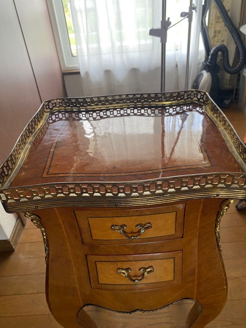 西洋アンティーク　木製サイドテーブル