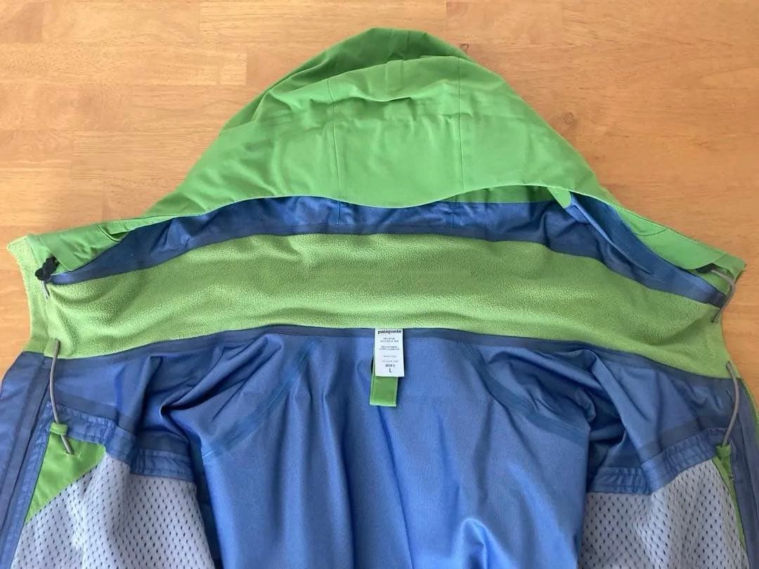patagonia フード付きジャケット グリーン
