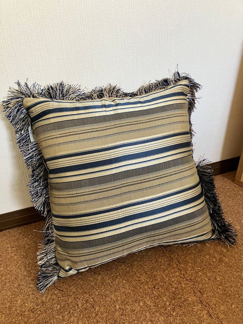 ジェニファーテイラー 収納付スツール＋フリンジクッション