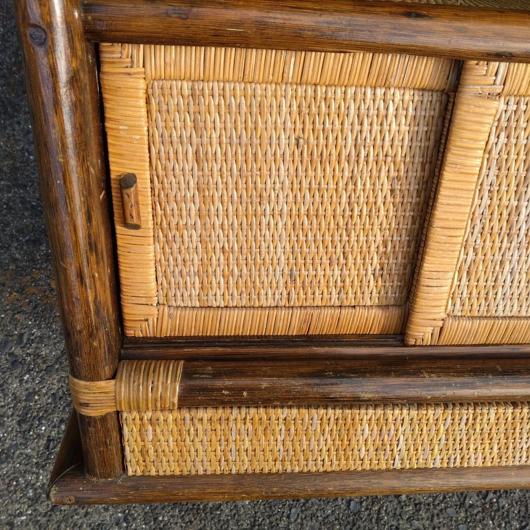 ラタンの飾り棚　籐家具