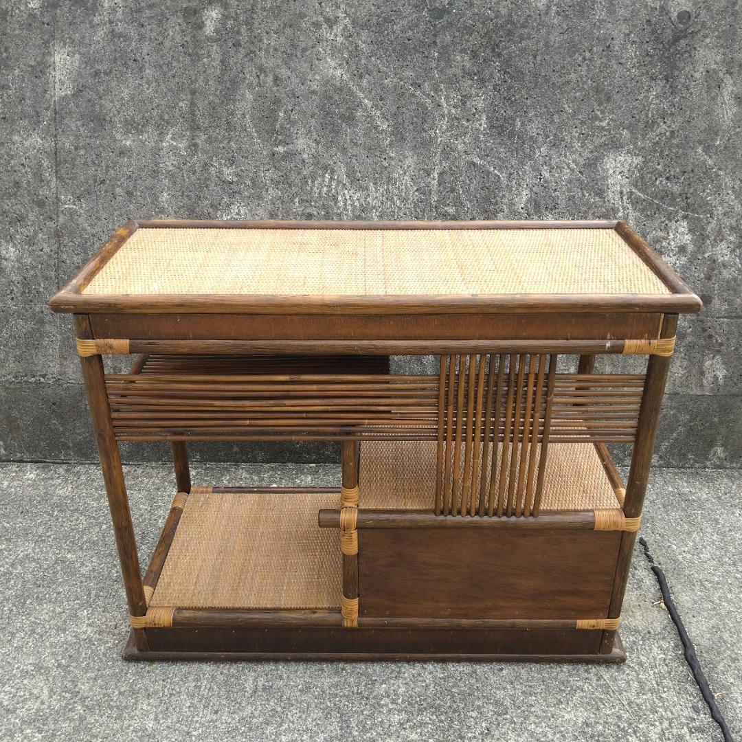 ラタンの飾り棚　籐家具