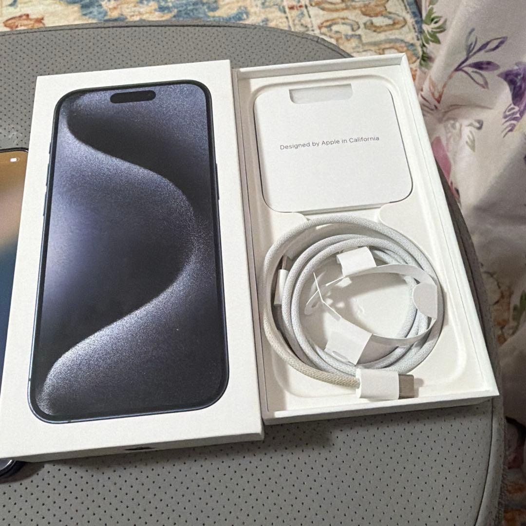 iPhone 15 Pro 256GB SIMフリー　ケース付き