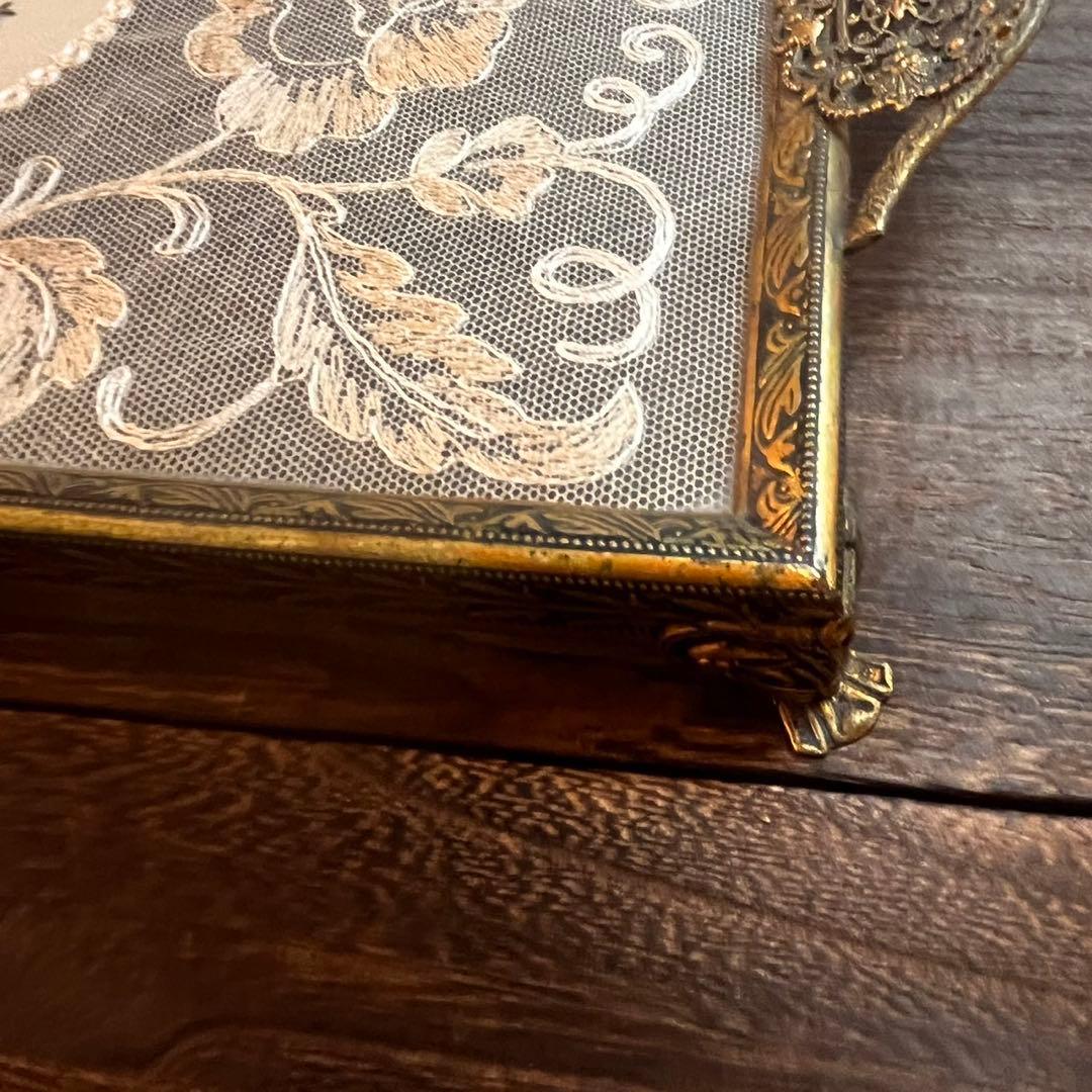 アンティーク　ドレッシングトレイ　刺繍トレイ　アクセサリートレイ　レース