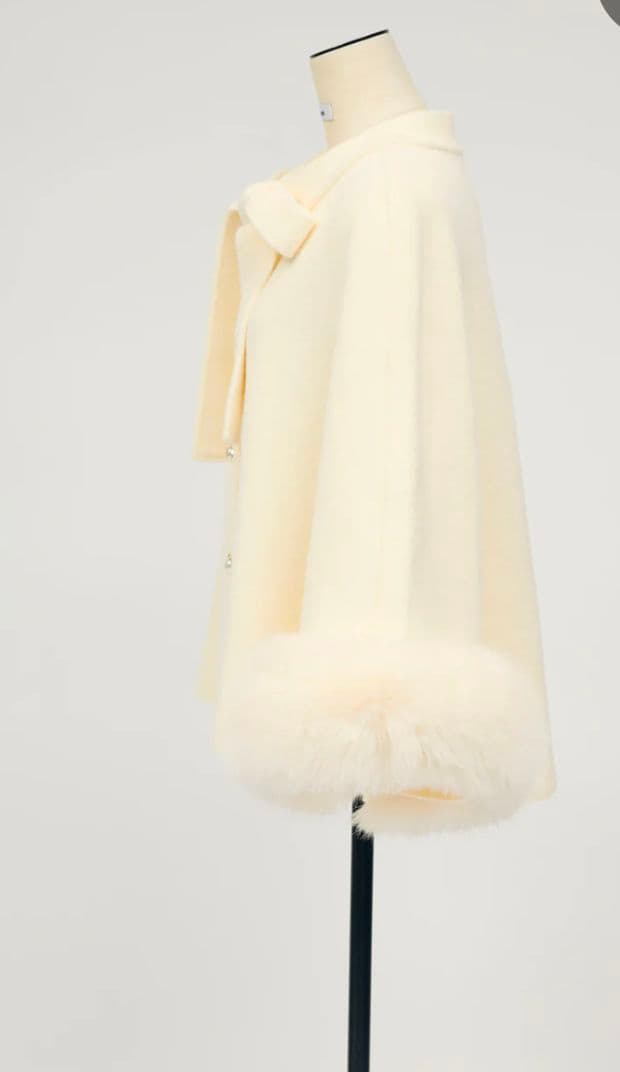 ファーカフス　リボン　ポンチョコート ホワイト◾️Frene フラーネ（中古）