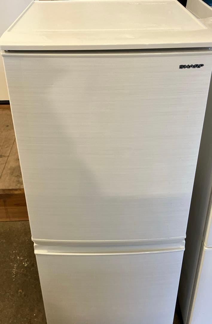 シャープ　2019年製　冷蔵庫　137L 一人暮らし