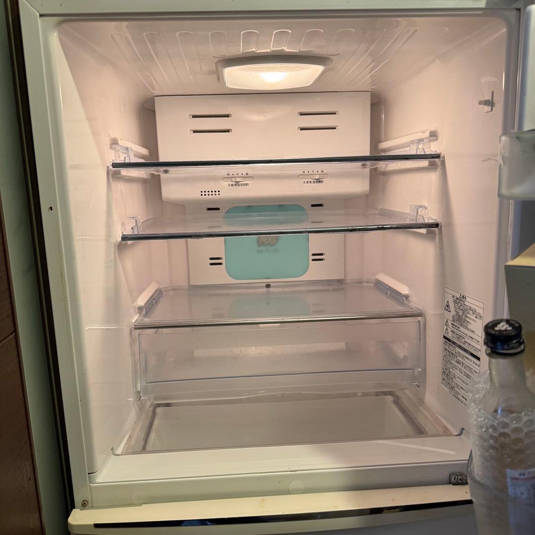 東芝　冷蔵庫　高さ1400 奥行600 幅600
