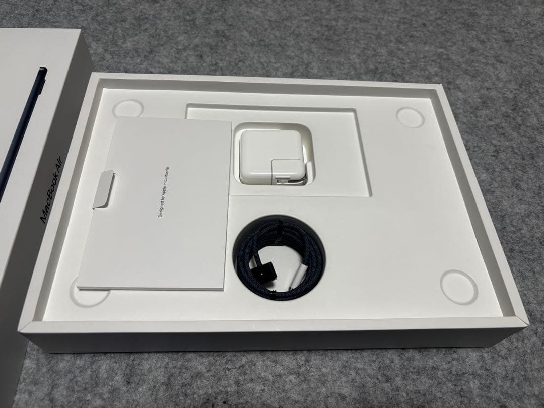 【美品】MacBookAir M2 13インチ 8GB 256GBミッドナイト