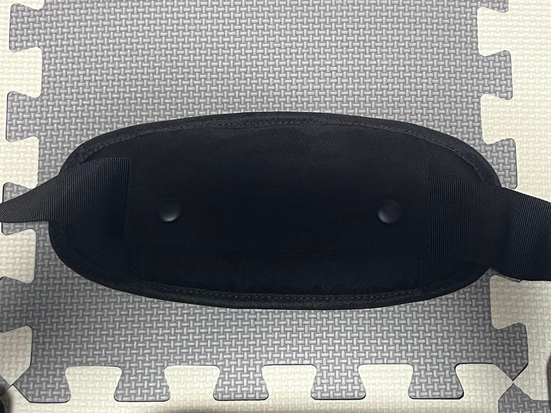 hugoo ブラック ヒップバッグ