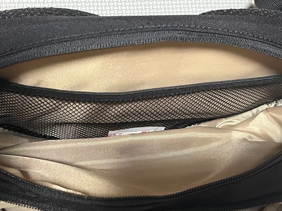 hugoo ブラック ヒップバッグ