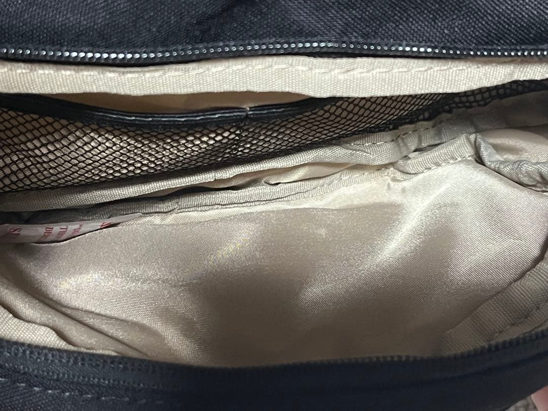 hugoo ブラック ヒップバッグ