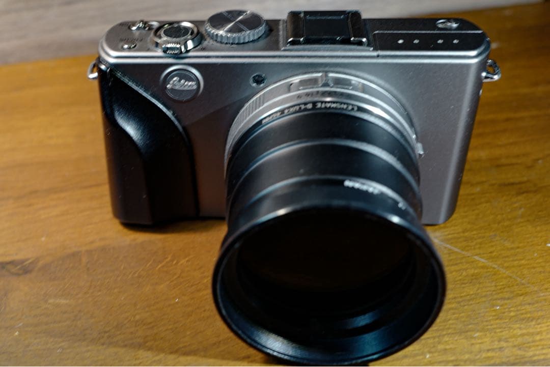 美品ライカ、「D-LUX 4」　チタンカラーの限定モデル