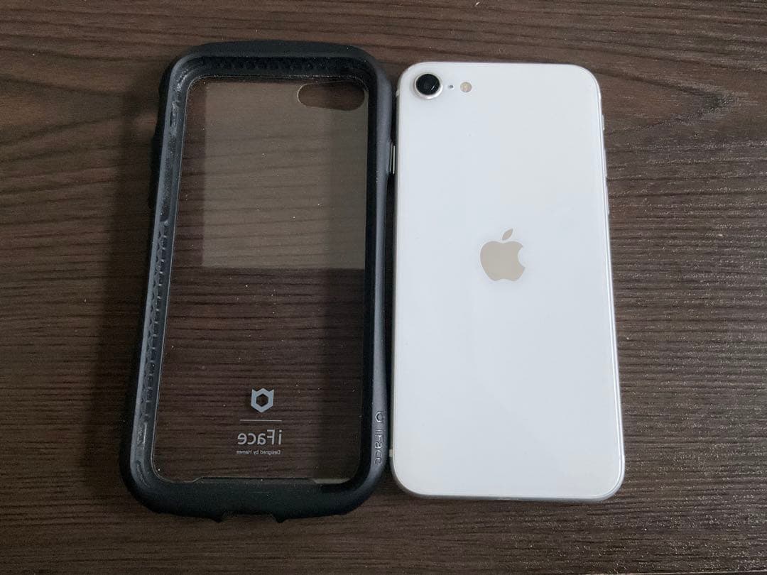 iPhone SE 第2世代 ホワイト iFaceケース付