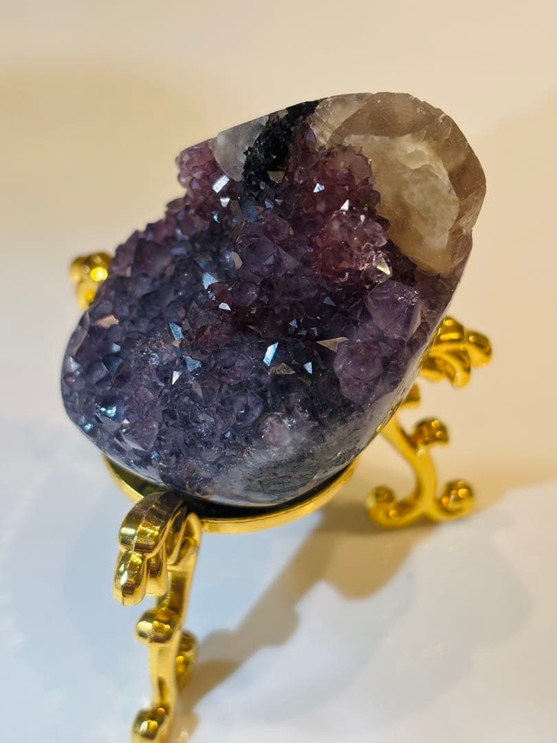 珍しい　4種色付いてるのアメジスト 置物 金色スタンド付き