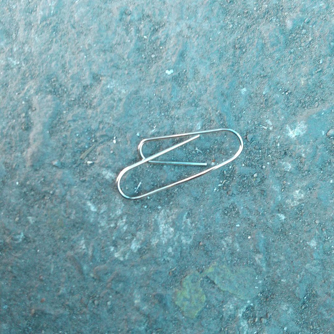 曲がったクリップ