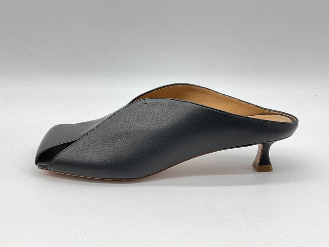 24.5【新品】PELLICO ディープカットミュール 定価64900円