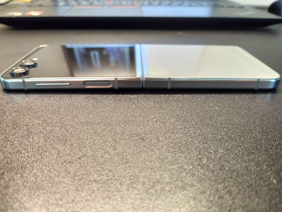 Galaxy Z Flip5 ミント 8/256gb simフリー au版