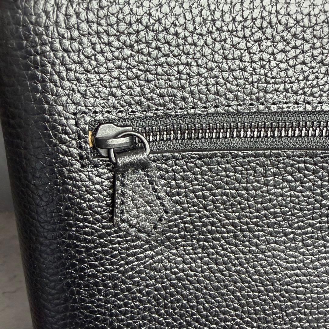 【極美品】Hush Tug レザー ショルダーバッグ 斜め掛け マチあり 大容量