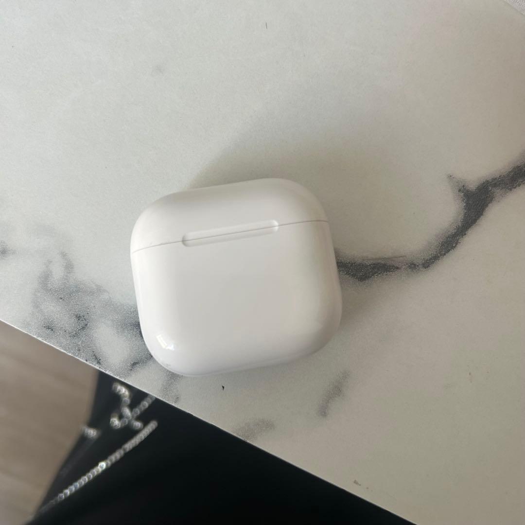 AirPods4 本体 ￥2,9800ノイズキャンセリング搭載、ケース・片耳（R