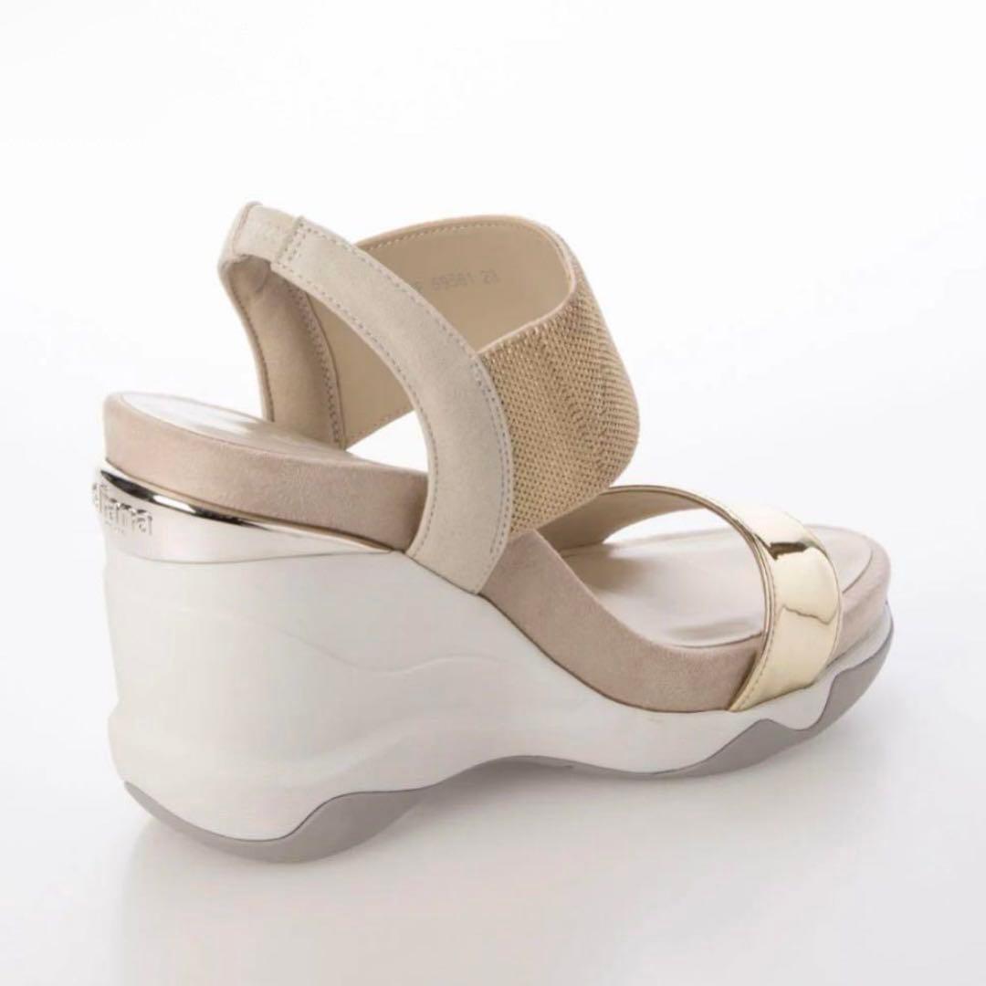 +diana プラスダイアナ　ハイウェッジ メタリックサンダル ゴールド