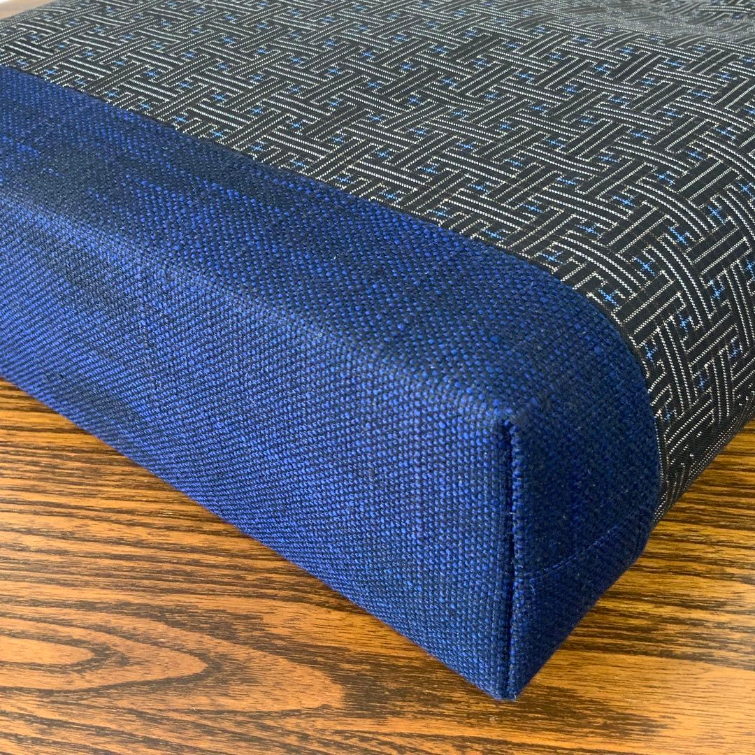 大島紬　秋名バラ青入り12玉　胡桃皮ハンドルバッグ　裏地お花柄の紬