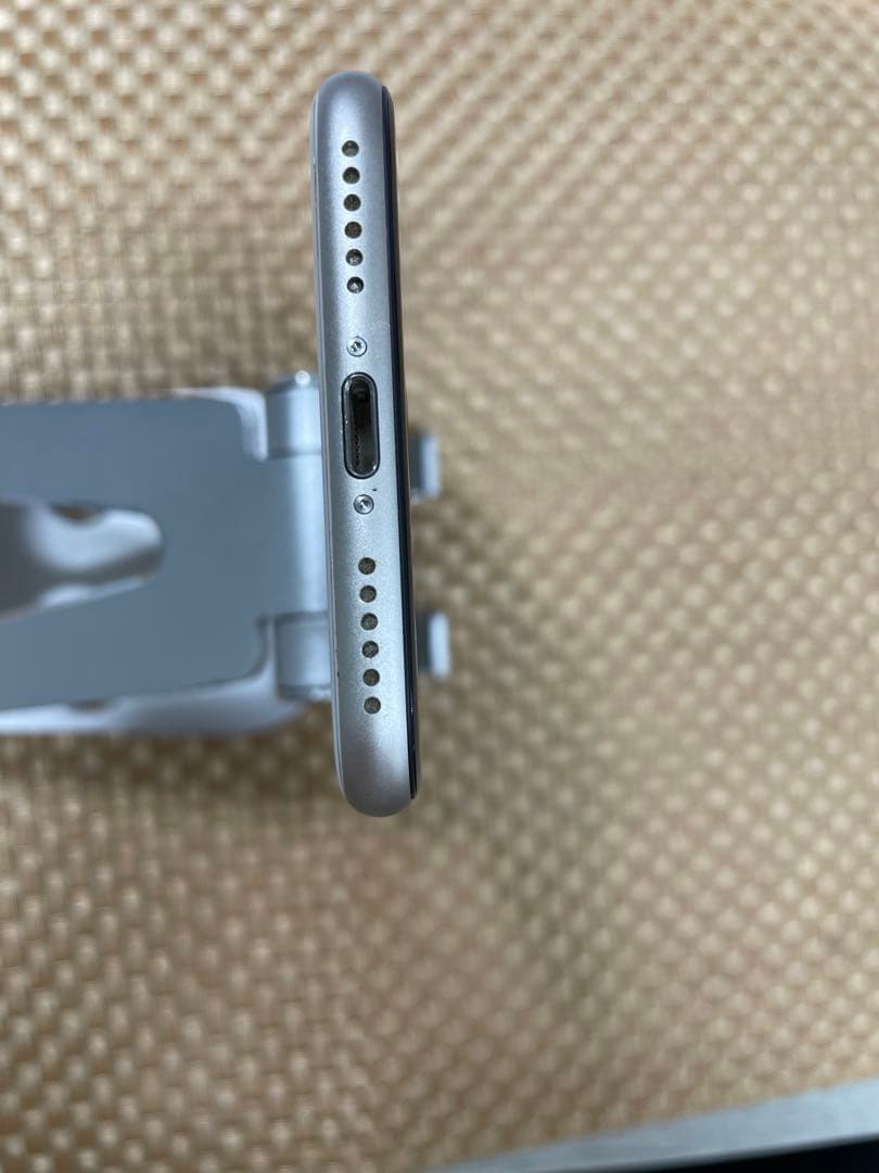 iPhone SE 第3世代 64 GB スターライトSIMフリー【9223】