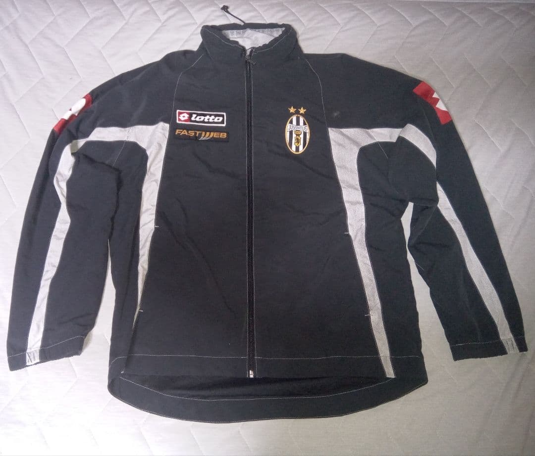 【匿名配送】【入手困難】ユベントス　ジャケット　黒　白　ユーベ　ロット　ユーヴェ