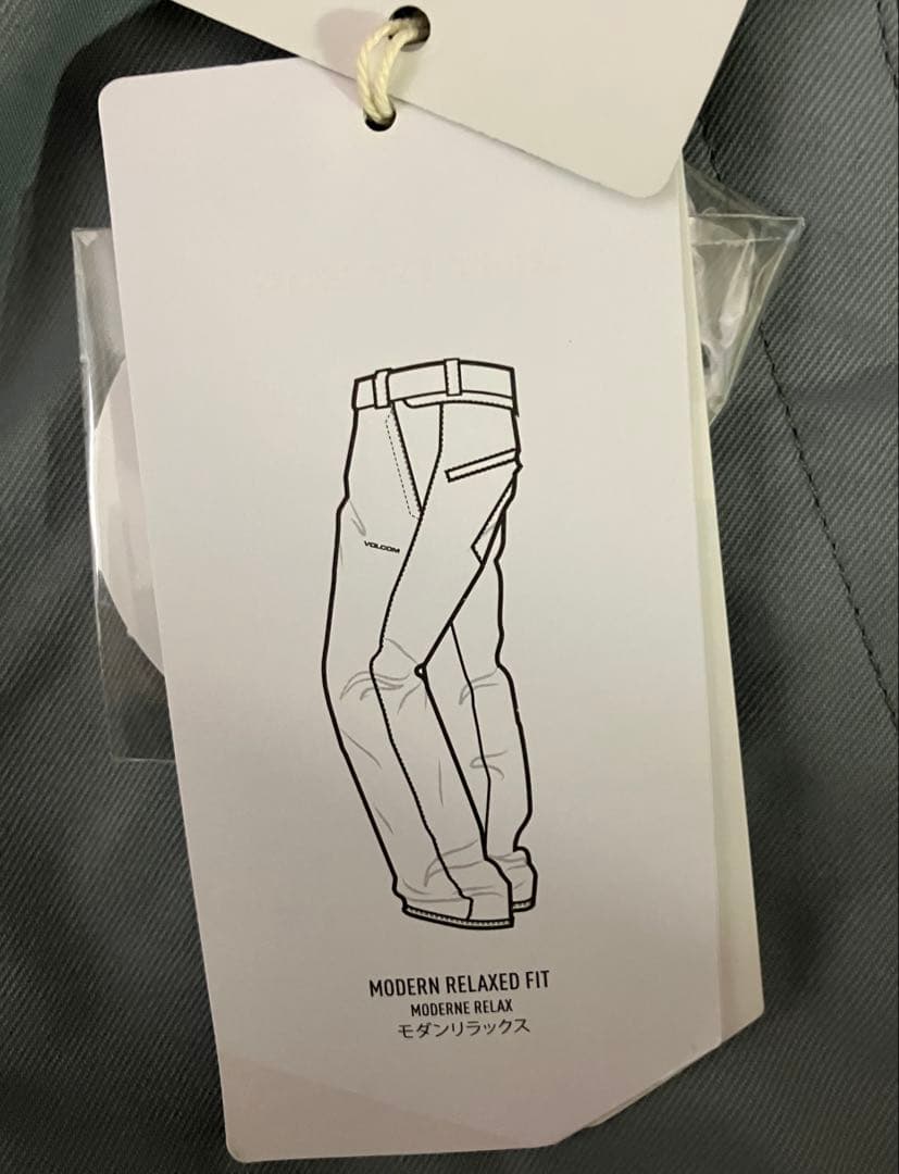 新品未使用タグ付　スキー・スノーボードウェア　Volcom kids Mサイズ