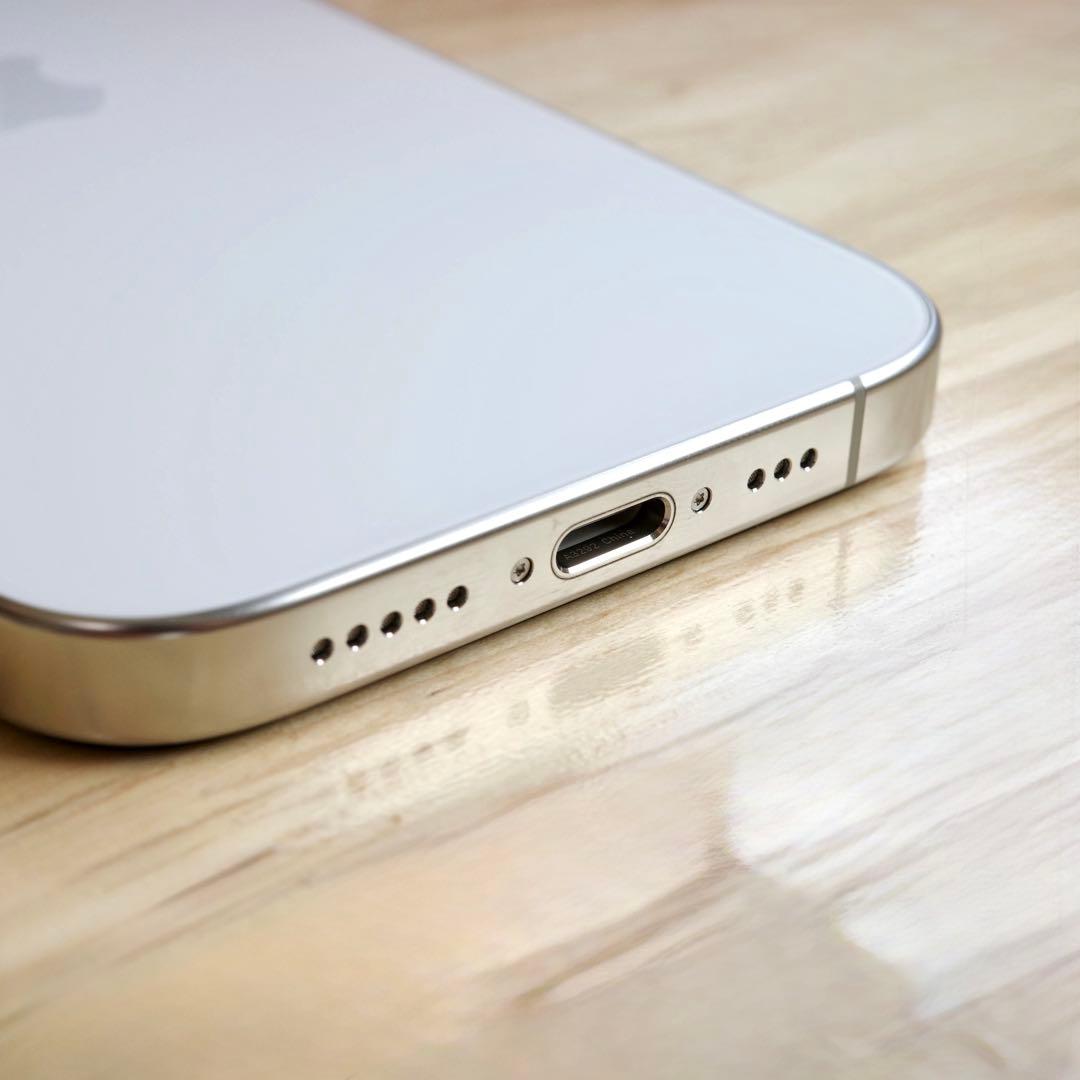 Apple iPhone 16 Pro 512GB ホワイトチタニウム