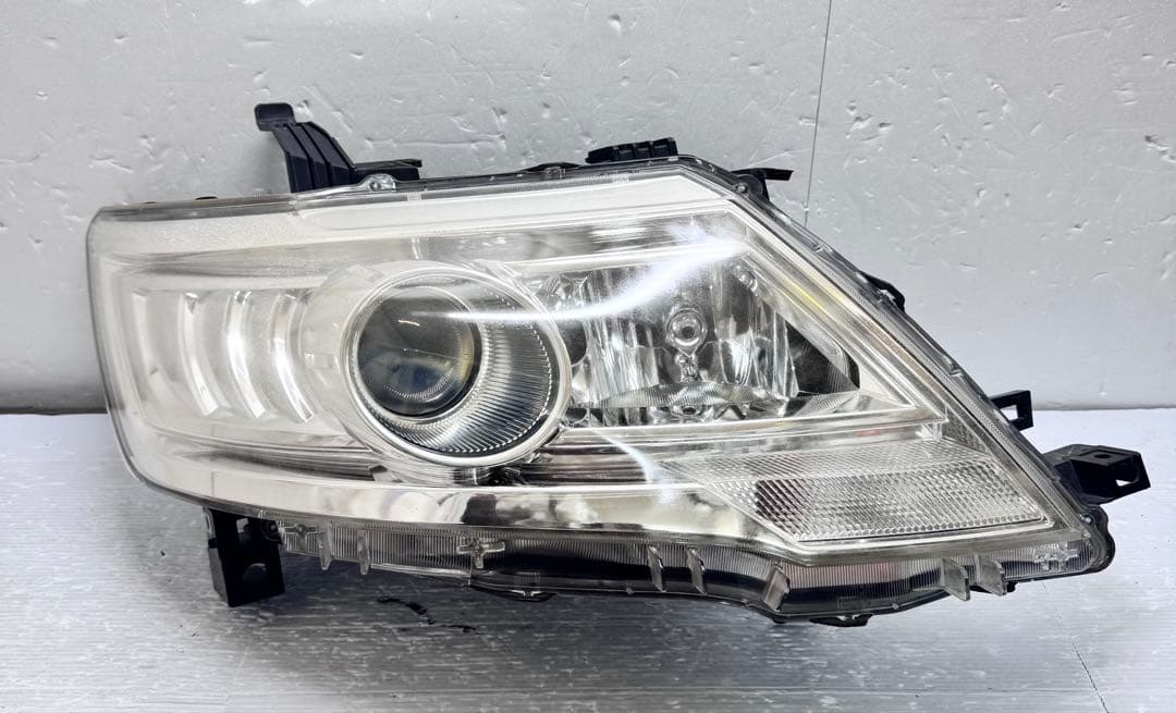C25 セレナ☆後期純正HIDヘッドライト☆
