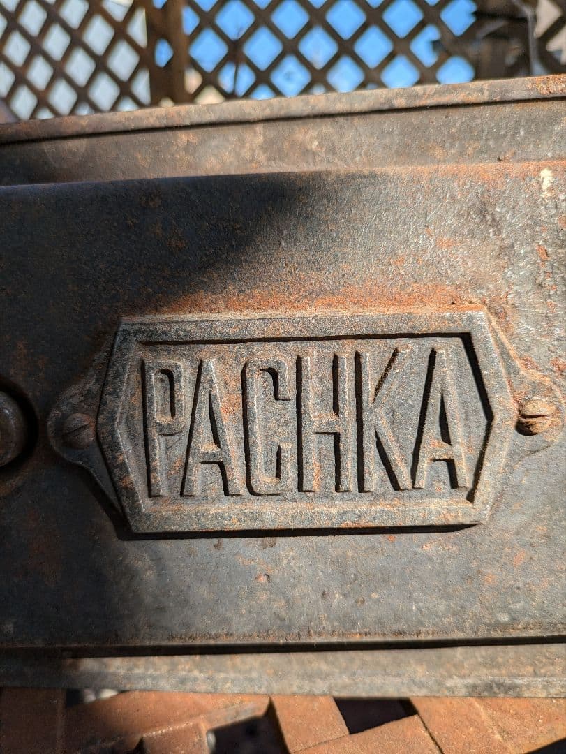 暖炉ペチカの投入口