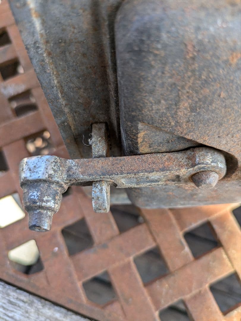 暖炉ペチカの投入口