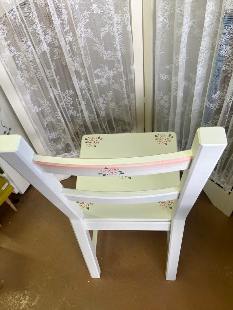 薔薇のステンシルの食卓椅子 デスク用、テーブル用サイズのチェア 木製 1人掛け