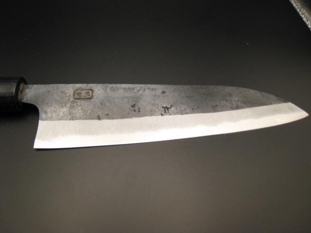 [新品未使用] 三徳包丁 180mm 白紙1号 黒打ち仕上げ 紫檀 丸形