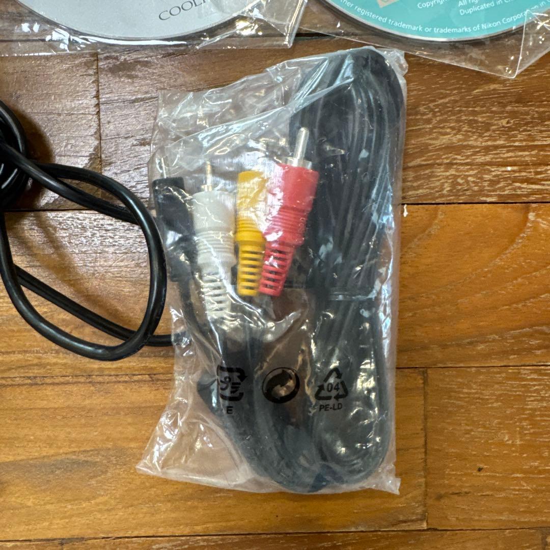 Nikon COOLPIX S6200 レッド　美品　動作確認済み　デジカメ