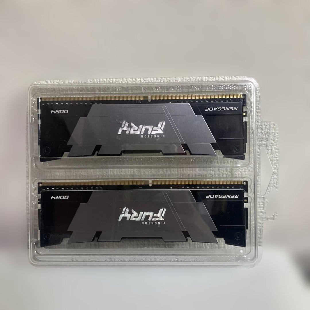 未使用　Kingston DDR4メモリ FURY Renegade 8GBx2