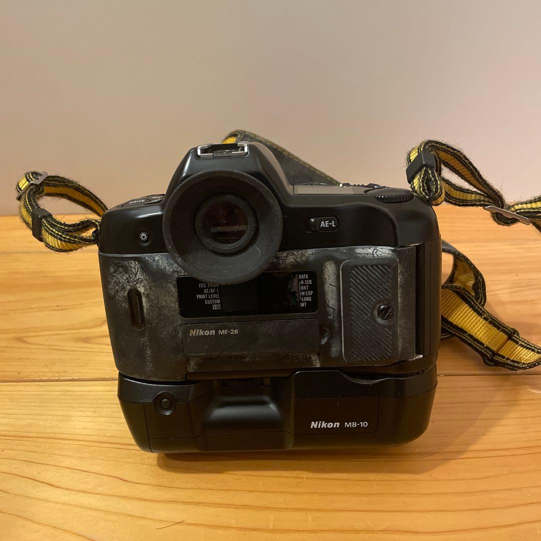 Nikon F90X レンズAF NIKKOR MF-26 MB-10付き