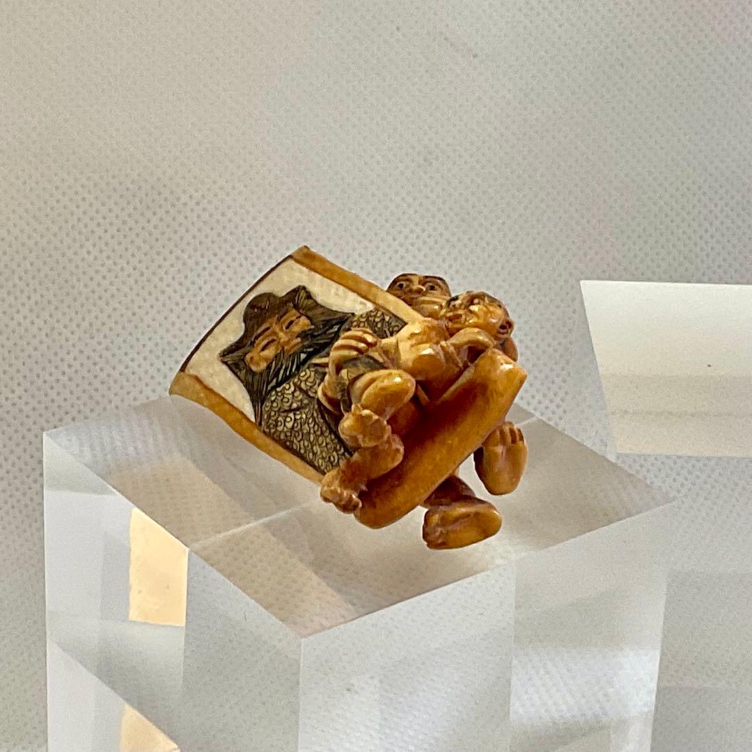 型彫根付　鍾馗鬼退治　在銘