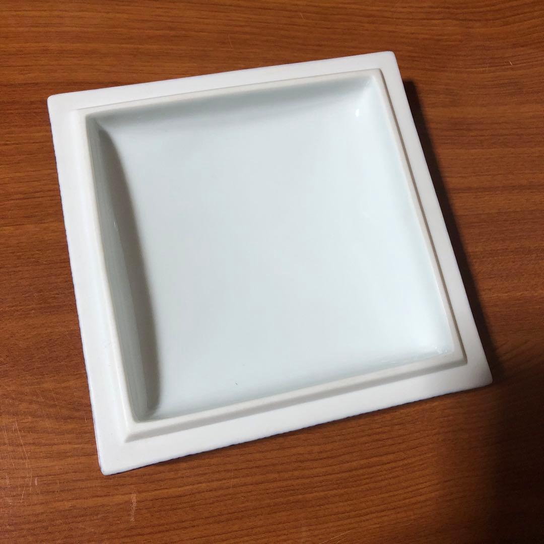 深川製磁 染錦手波鶴紋 三段重 重箱 お正月 鶴 蓋物 金彩 おせち料理