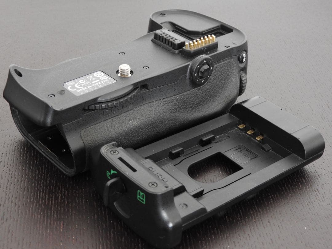 Nikon D700 ニコン デジタル一眼レフカメラ MB-D10 縦グリップ付