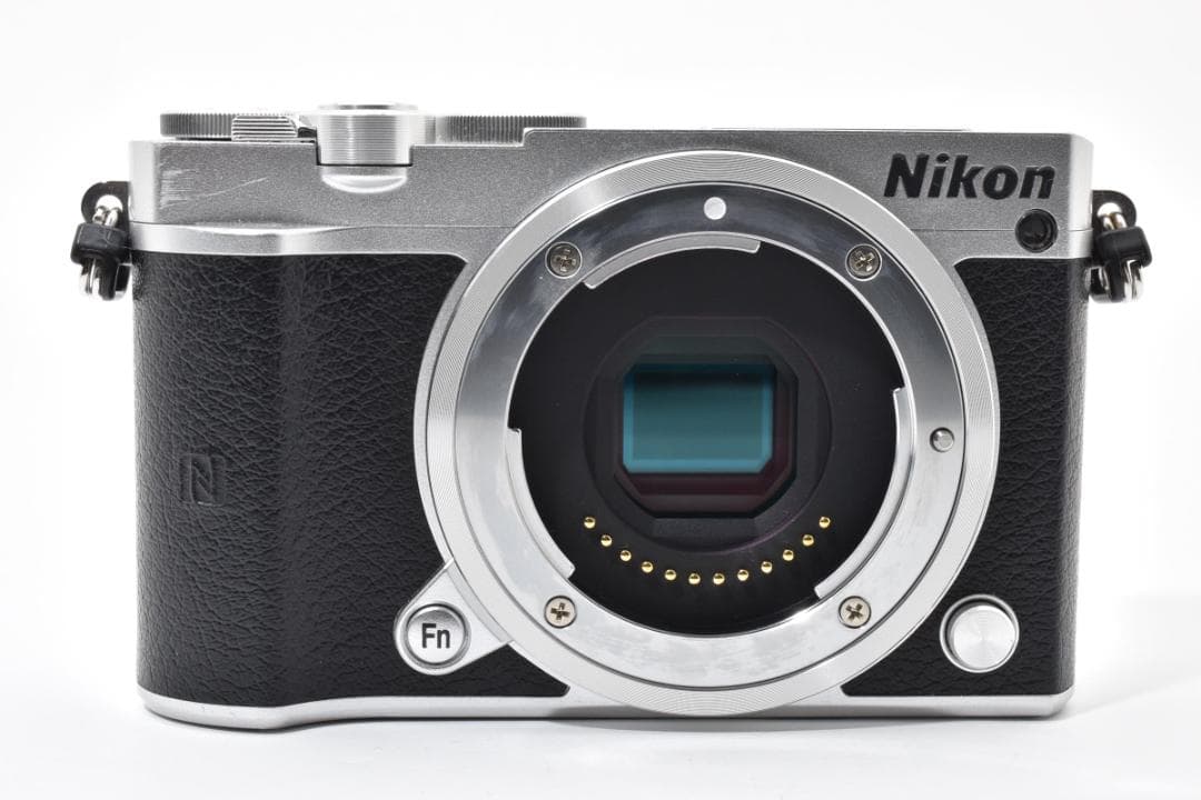 超美品 ニコン 1 J5 ミラーレスデジタルカメラボディ シルバー Nikon