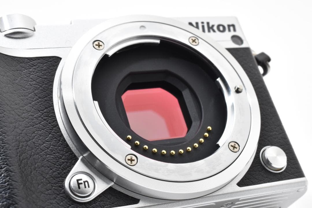 超美品 ニコン 1 J5 ミラーレスデジタルカメラボディ シルバー Nikon